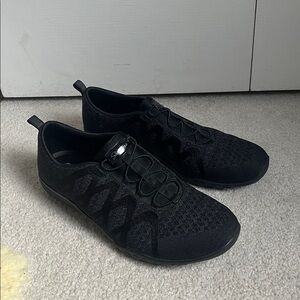 Sketchers air cooled memory foam sneakers relaxed fit NWOT size 11 EU 41